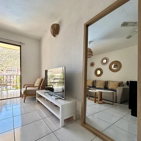 Apartment Pool View 2 Bed Duplex In Castle Harbourc204 Los Cristianos (Tenerife)